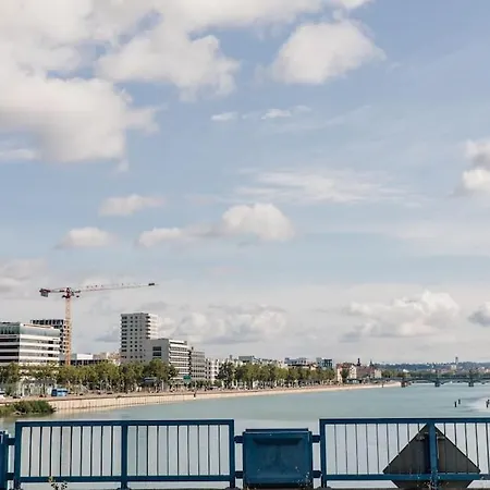 Design Rénové/ Berges Du Rhone * Lione